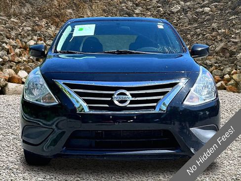 Used 2019 Nissan Versa SV FWD image 3
