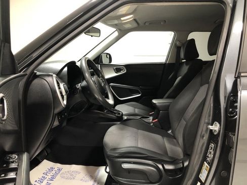 Used 2022 Kia Soul LX image 17