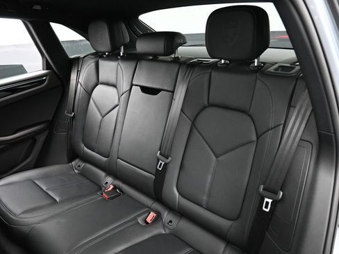 Certified 2025 Porsche Macan image 24