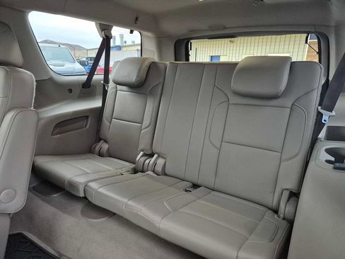 Used 2020 Chevrolet Suburban LT image 36