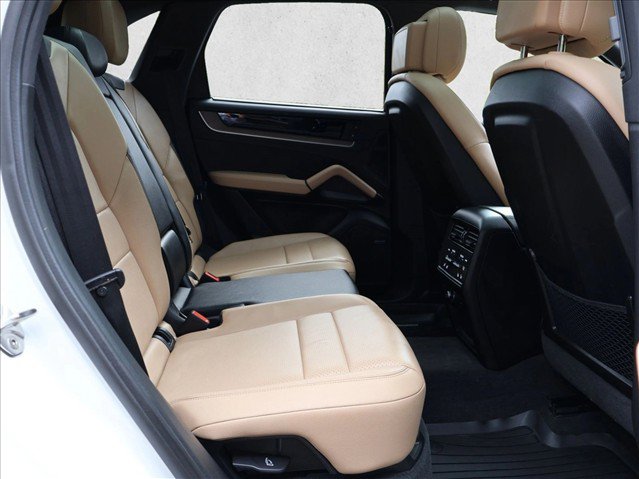 Used 2025 Porsche Cayenne AWD/4WD image 24