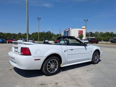 Used 2003 Ford Mustang Convertible image 3