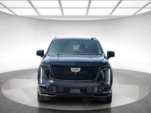 Used 2025 Cadillac Escalade ESV V AWD/4WD image 7