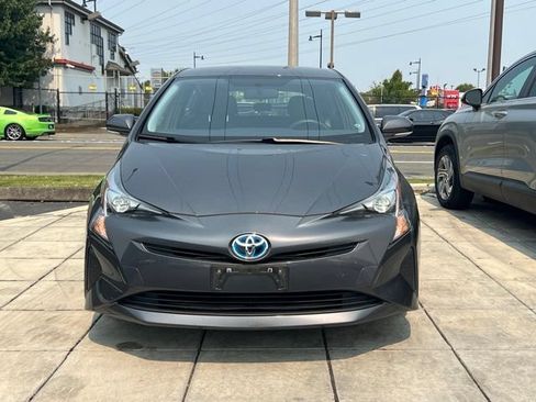 Used 2016 Toyota Prius Two FWD image 4