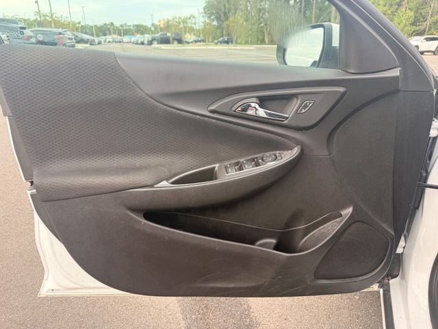 Used 2025 Chevrolet Malibu LT FWD image 7
