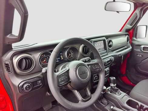 Used 2023 Jeep Gladiator Sport AWD/4WD image 11