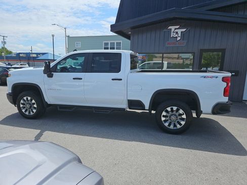 Used 2025 Chevrolet Silverado 2500 Custom w/ Custom Value Package AWD/4WD image 4