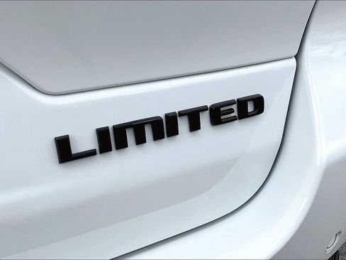 New 2025 Jeep Grand Cherokee Limited w/ Luxury Tech Group II image 11