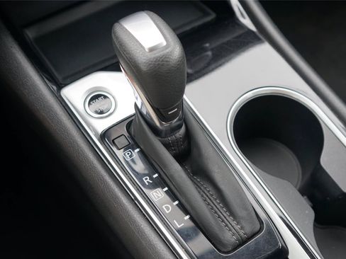Used 2024 Nissan Altima 2.5 SV FWD image 14