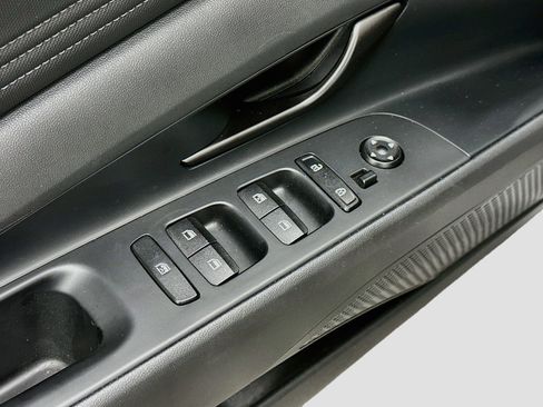 Used 2025 Hyundai Elantra Sport FWD image 15