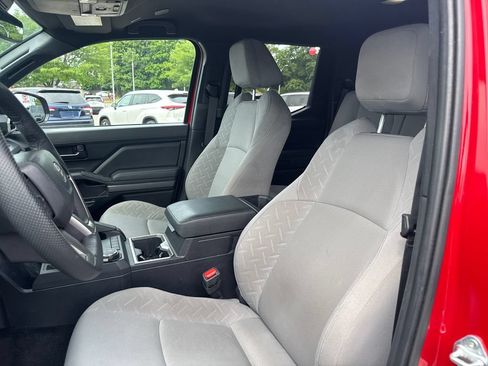 Used 2025 Toyota Tacoma SR5 AWD/4WD image 15