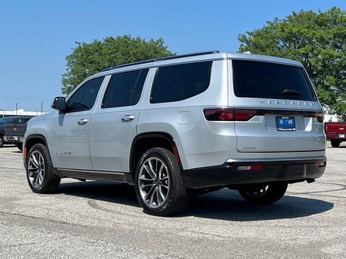 Used 2022 Jeep Wagoneer Series III w/ Premium Group I AWD/4WD image 5