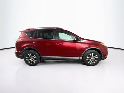 Used 2018 Toyota RAV4 LE FWD image 2