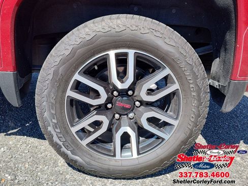 Used 2024 GMC Sierra 1500 AT4 w/ Technology Package AWD/4WD image 14