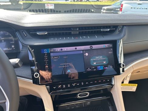 New 2026 Jeep Grand Cherokee Limited w/ Luxury Tech Group II AWD/4WD image 15