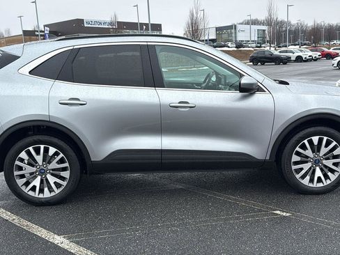 Used 2022 Ford Escape Titanium AWD/4WD image 4