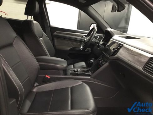 Used 2021 Volkswagen Atlas Cross Sport SE image 38