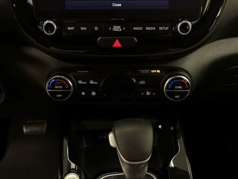 Used 2024 Kia Soul S FWD image 22