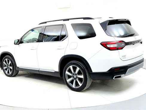 Used 2023 Honda Pilot Touring image 4