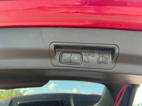 Used 2024 Ford Explorer XLT w/ Equipment Group 202A AWD/4WD image 15