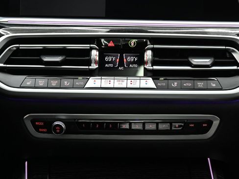 Used 2021 BMW X7 M50i w/ Cold Weather Package AWD/4WD image 36