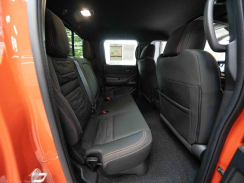 Used 2025 Nissan Frontier PRO-4X AWD/4WD image 24
