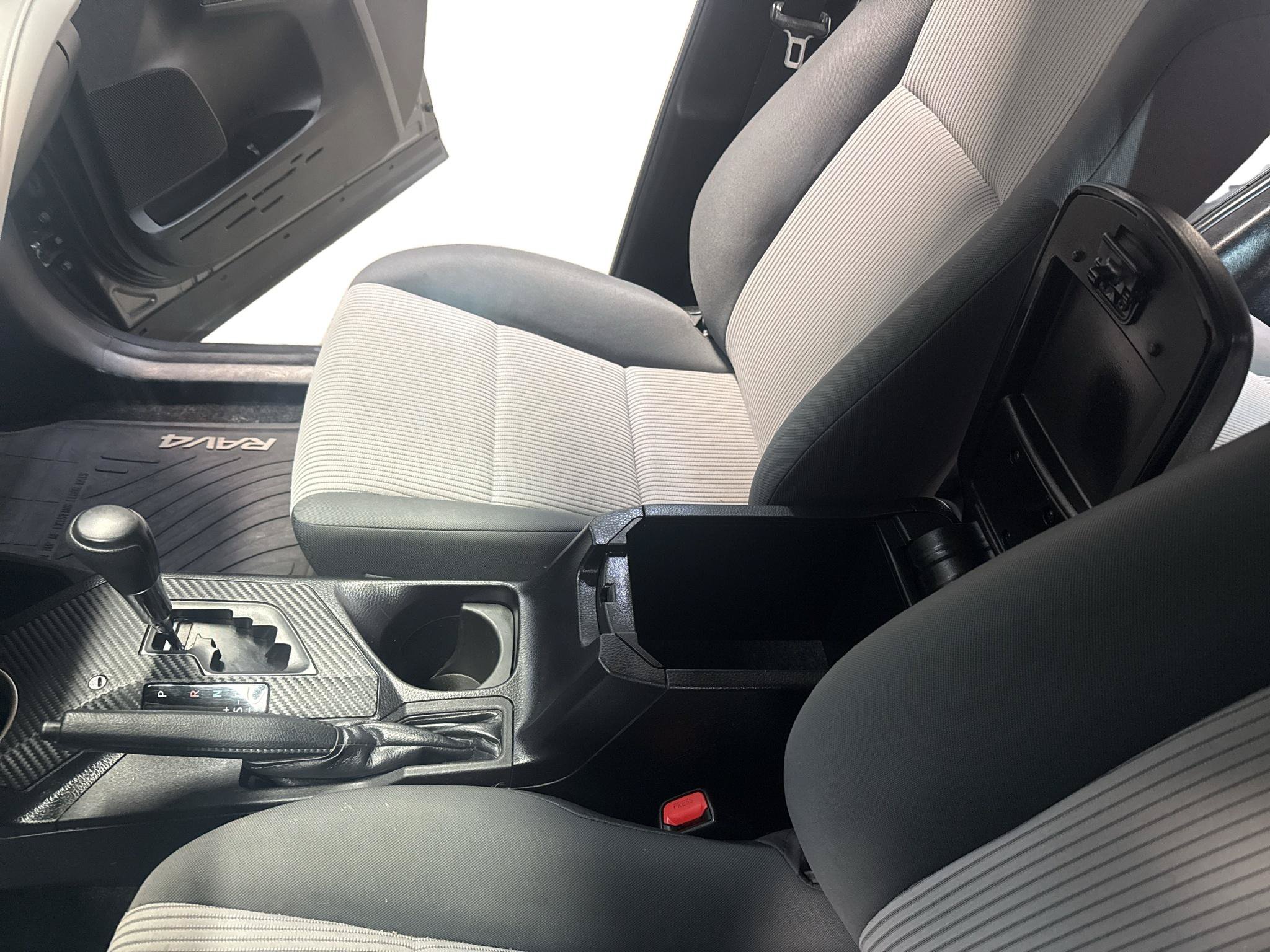 Used 2015 Toyota RAV4 LE AWD/4WD image 13