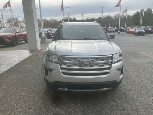 Used 2018 Ford Explorer XLT w/ Equipment Group 202A image 11