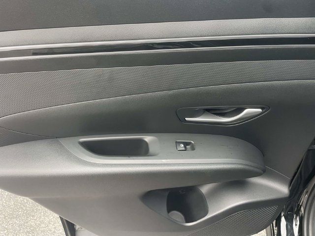 Certified 2024 Hyundai Tucson SE FWD image 10
