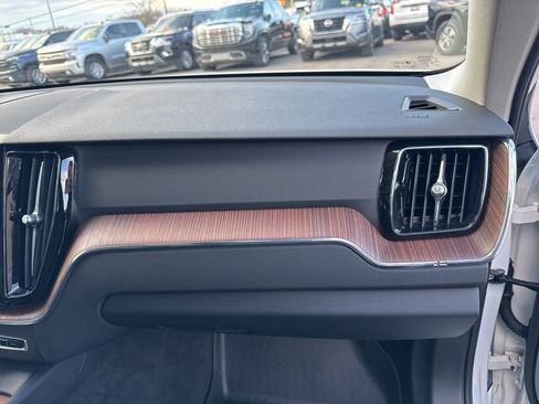 Used 2024 Volvo XC60 B5 Plus image 20