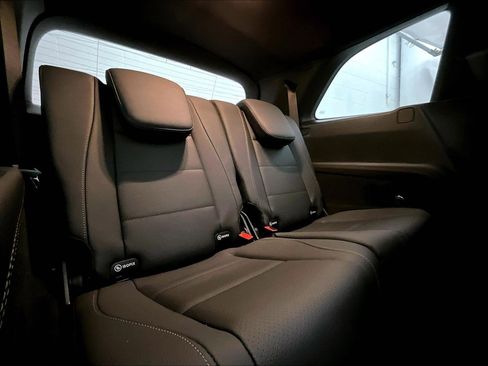 Used 2026 Mercedes-Benz GLS 450 4MATIC image 35