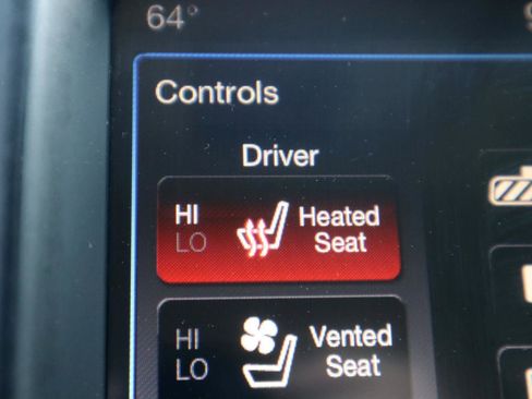 Used 2015 Chrysler 300 C w/ Light Group image 71