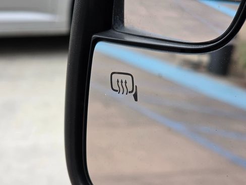 Used 2019 Ford Explorer XLT image 34