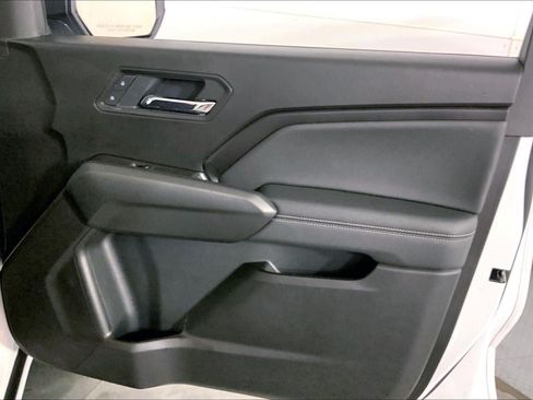 Used 2025 Chevrolet Colorado LT AWD/4WD image 25