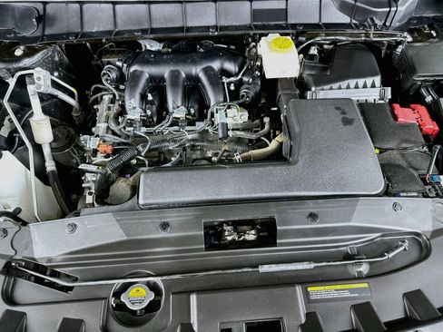 Used 2025 Nissan Pathfinder SV FWD image 33