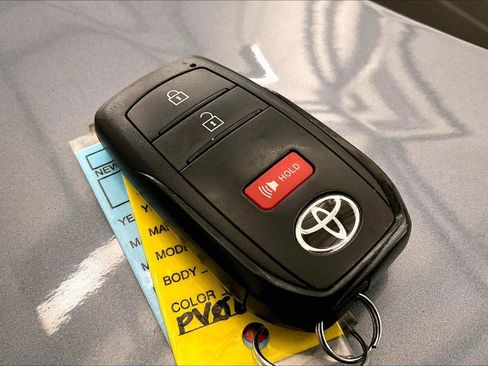 Used 2023 Toyota Corolla Cross LE image 9