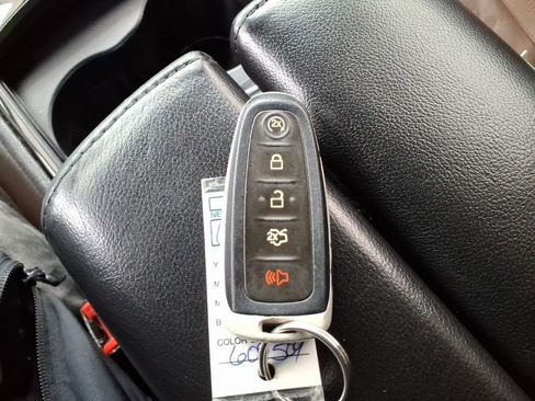 Used 2013 Lincoln MKS image 33