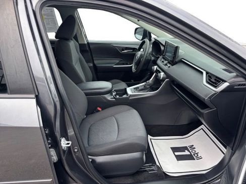 Used 2021 Toyota RAV4 XLE w/ Convenience Package image 11