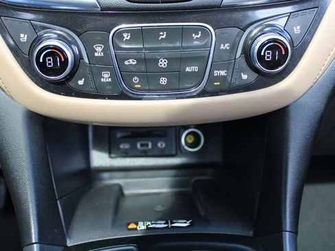 Used 2022 Chevrolet Equinox Premier image 18