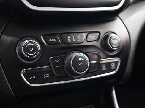 Used 2021 Jeep Cherokee Latitude Lux w/ Mopar Interior Package image 29