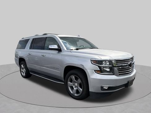 Used 2018 Chevrolet Suburban Premier AWD/4WD image 40