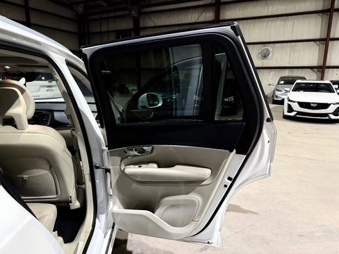 Used 2020 Volvo XC90 T5 Momentum w/ Protection Package Premier FWD image 20