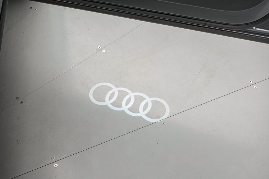 Used 2023 Audi Q5 2.0T Premium w/ Convenience Package AWD/4WD image 12
