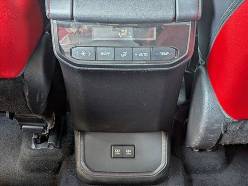 Used 2021 Toyota Highlander XSE FWD image 17
