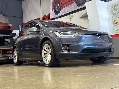 Used 2020 Tesla Model X AWD/4WD image 34
