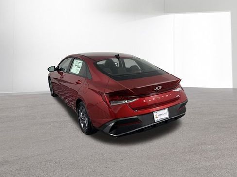 Used 2025 Hyundai Elantra Hybrid FWD image 40