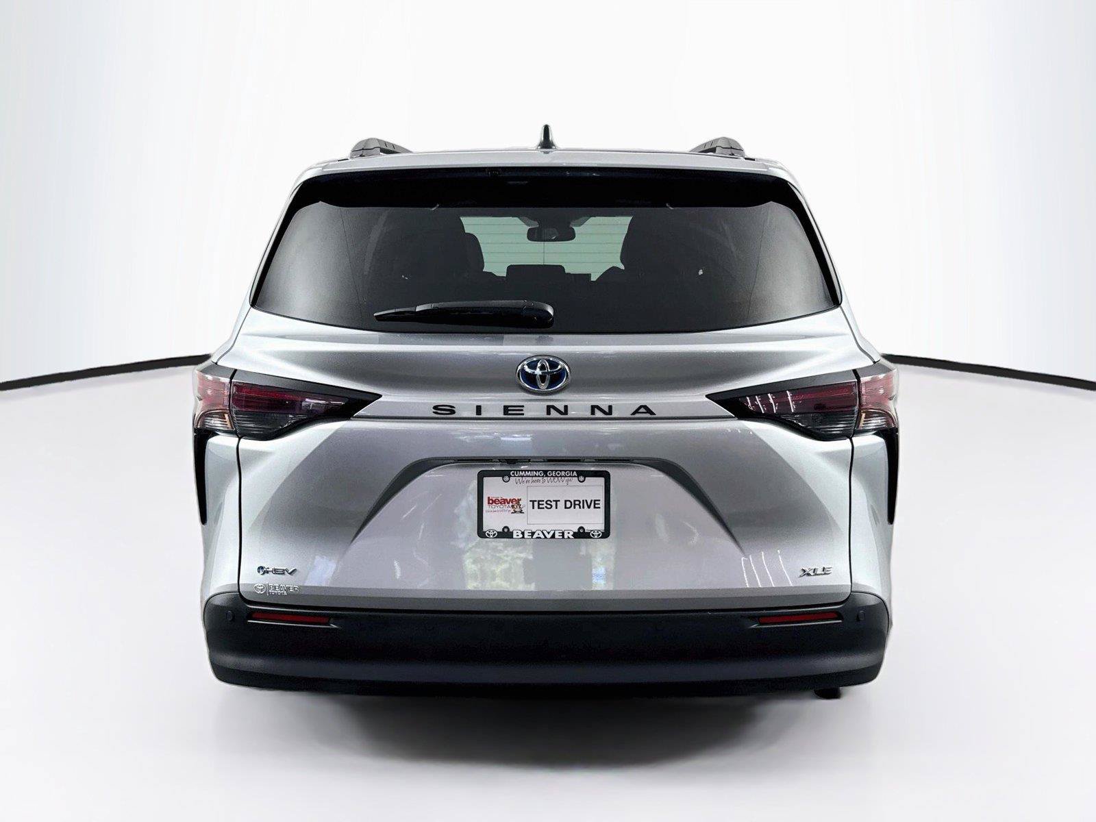 Certified 2025 Toyota Sienna XLE FWD image 12