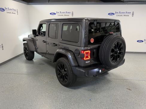 Used 2025 Jeep Wrangler Unlimited Sahara w/ Safety Group AWD/4WD image 32