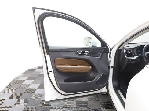 Used 2020 Volvo XC60 T5 Momentum image 5