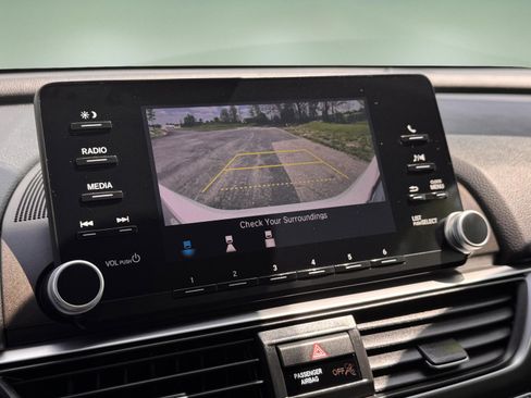 Used 2018 Honda Accord LX image 12
